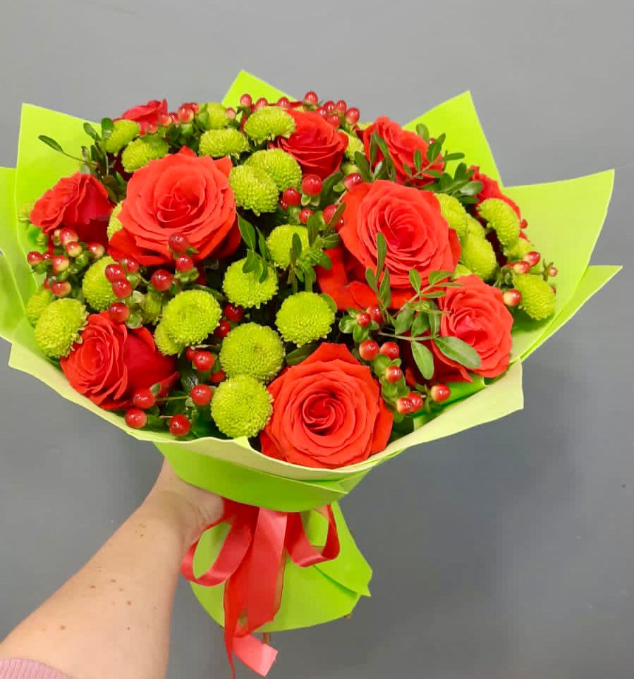 Букет цветов из: Хризантемы и Розы в Залужном