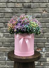 Цветочная композиция из Гипсофила и Розы в шляпной коробке в Залужном