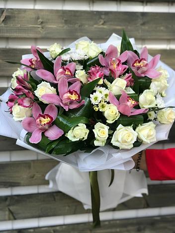 Букет цветов из: Розы и Хризантемы в Залужном