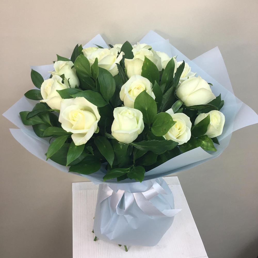 Букет 15 Белых роз Проуд в Залужном