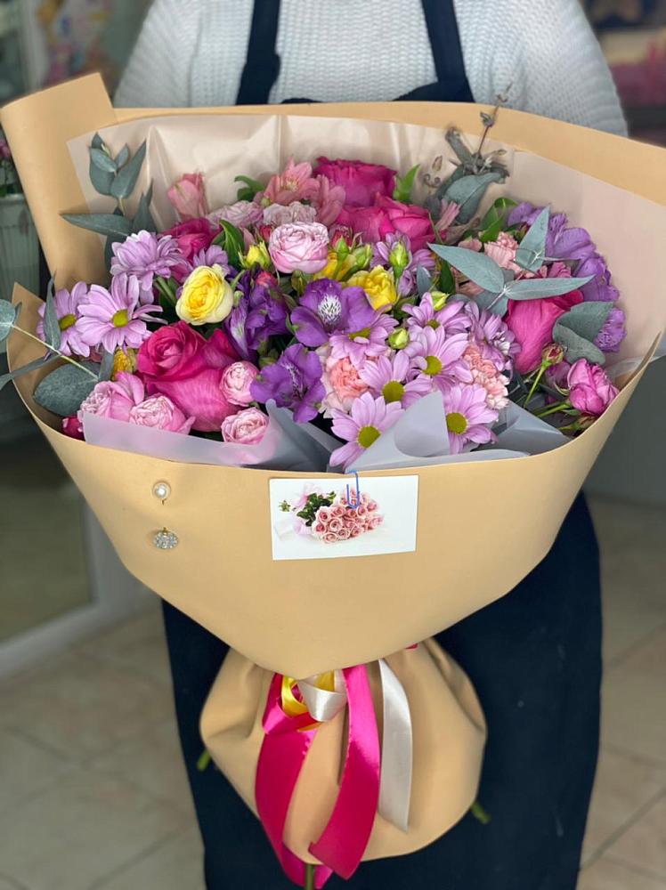 Букет цветов из: Хризантемы, Гвоздики и Альстромерии в Залужном