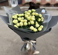 Букет Белые кустовые розы Солинеро в Залужном