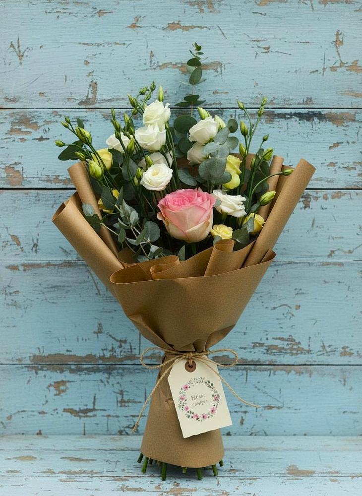 Букет цветов из: Розы и Лизиантусы в Залужном