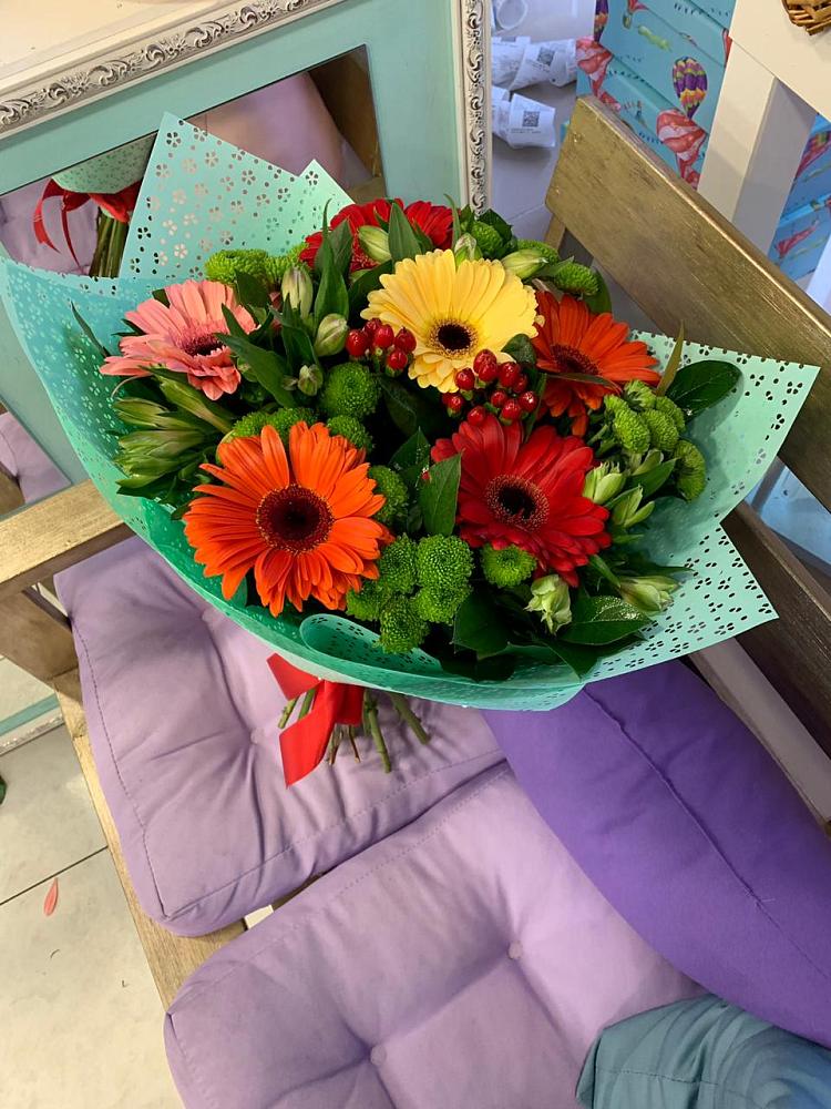 Букет цветов из: Герберы, Хризантемы и Альстромерии в Залужном