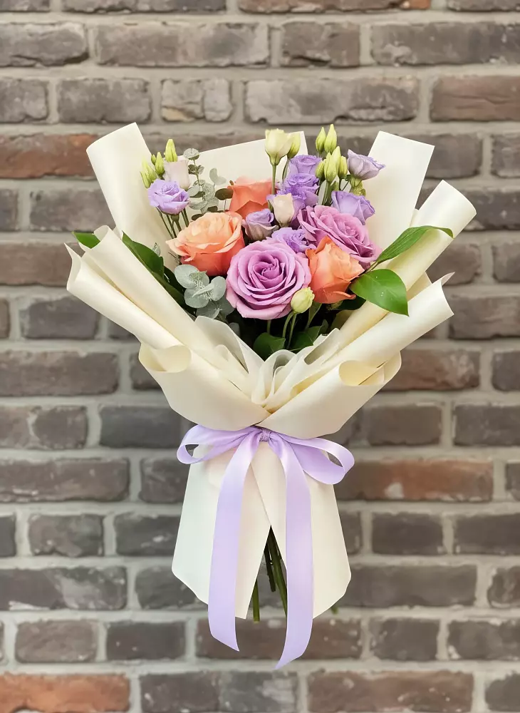 Букет цветов из: Лизиантусы и Розы в Залужном