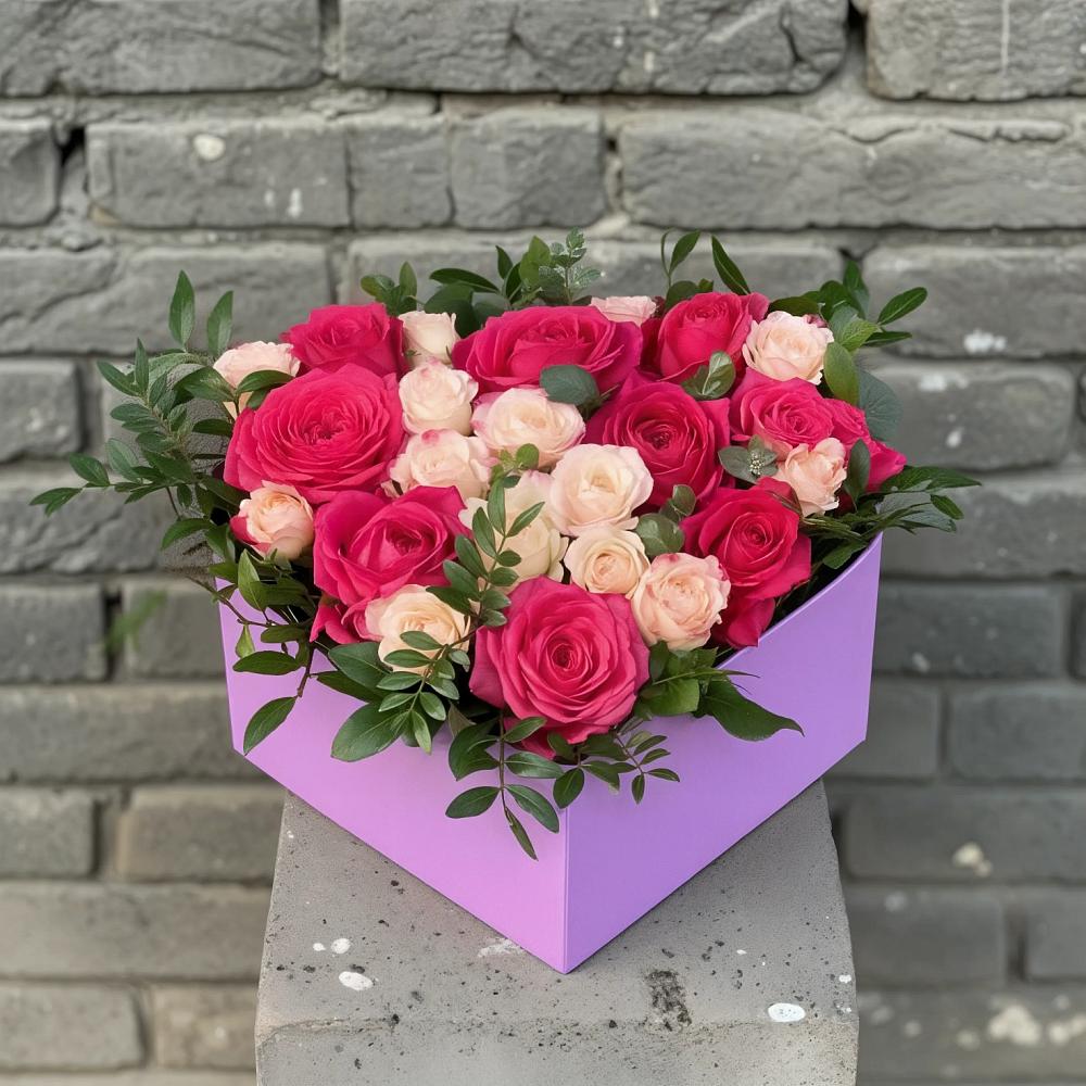 Цветочная композиция из Розы в коробке в Залужном