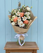 Букет цветов из:  Альстромерии, Лизиантусы, Розы и Хризантемы #REPLACE_PRED# Залужном