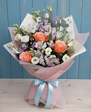 Букет цветов из:  Лизиантусы, Розы, Альстромерии и Гипсофила в Залужном