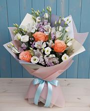 Букет цветов из:  Лизиантусы, Розы, Альстромерии и Гипсофила в Залужном