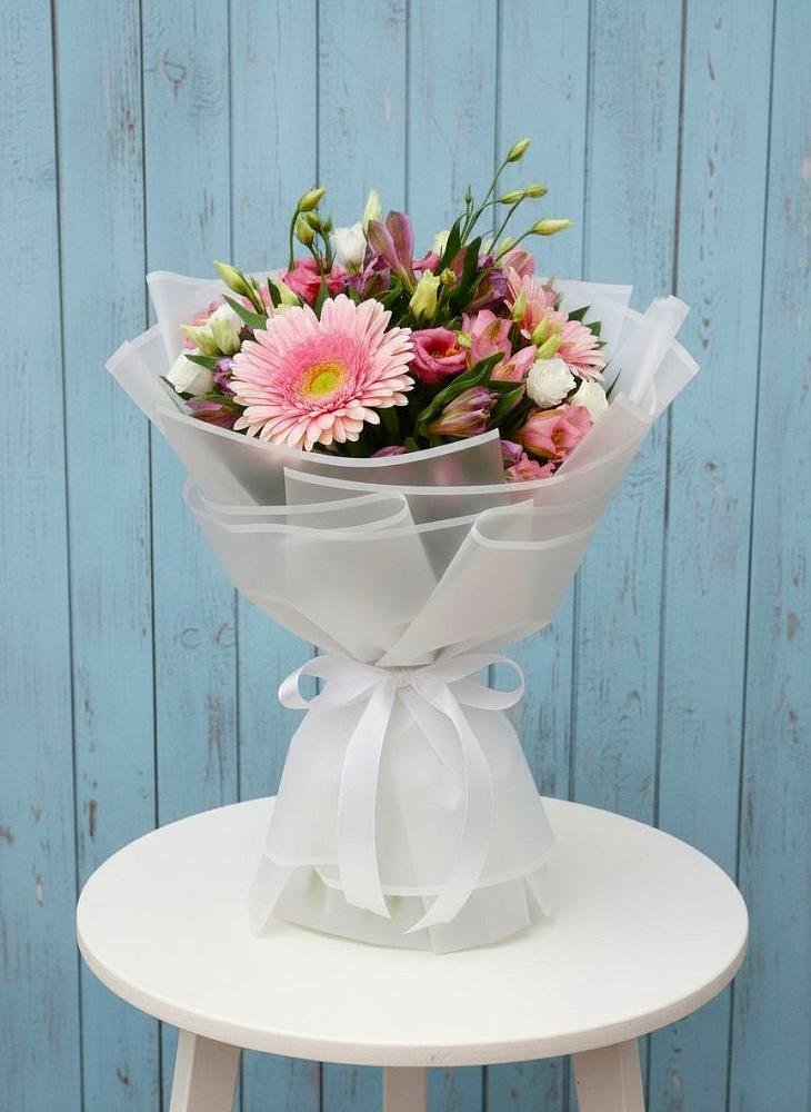 Букет цветов из: Герберы, Альстромерии и Лизиантусы в Залужном