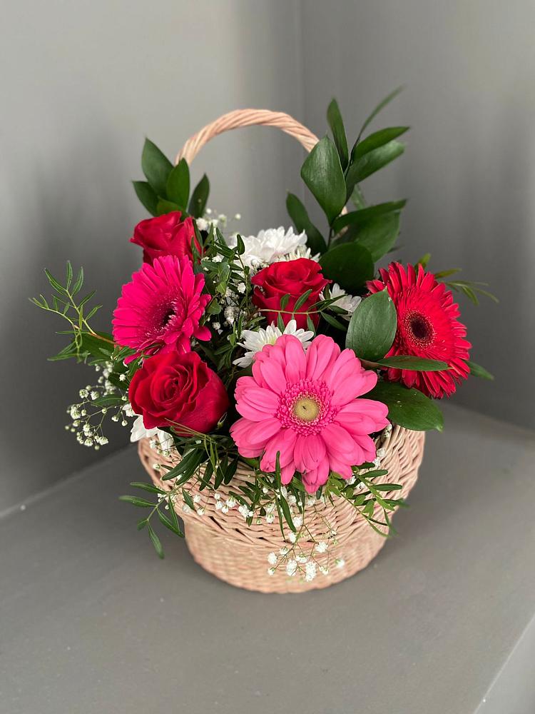 Цветочная композиция из Розы, Хризантемы и Герберы в корзине в Залужном