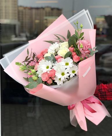 Букет цветов из: Розы, Лизиантусы и Хризантемы в Залужном