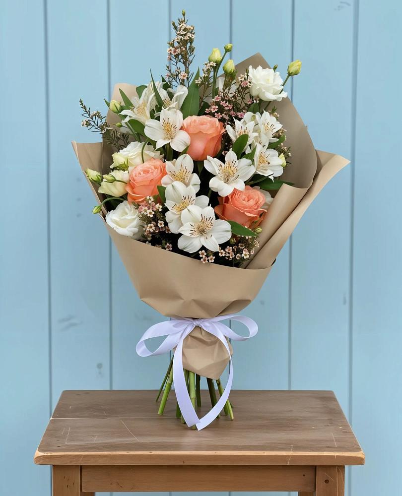 Букет цветов из: Альстромерии, Лизиантусы, Розы и Хризантемы в Залужном