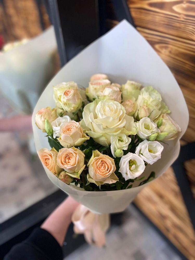 Букет цветов из: Розы и Лизиантусы в Залужном